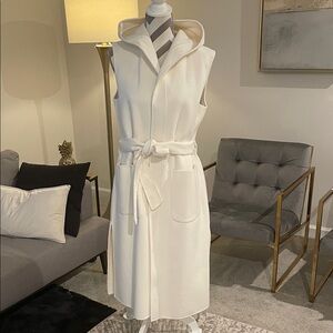 BCBG MAXAZRIA White Sleeveless Hooded coat with Belt